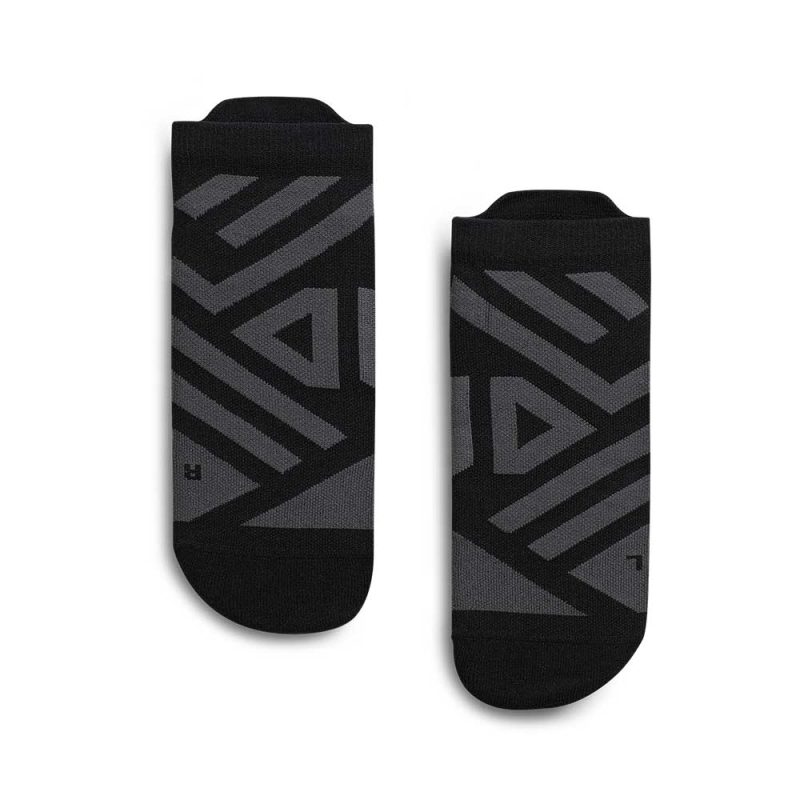 344.00816 low sock fw22 black shadow m packshot