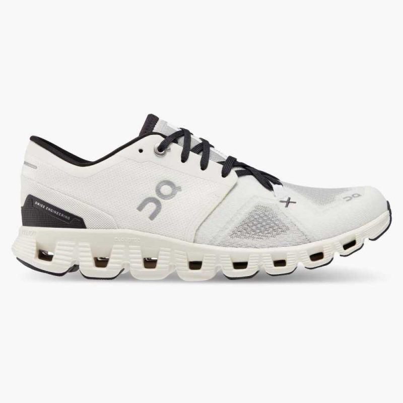 60.98697 cloud x 3 fw22 white black w g1