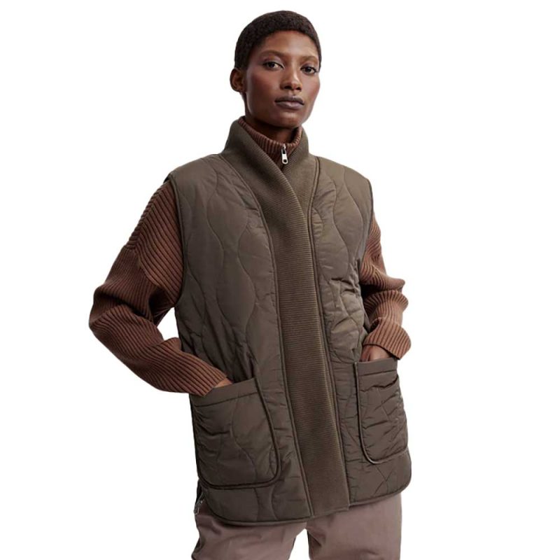 CoveyReversibleQuiltGilet Crocodile FallenRock VAR01598 011 540x adcc1c00 e771 4fd7 8ad8 e4d5254ad540